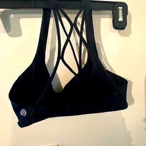 Black Lululemon sports bra